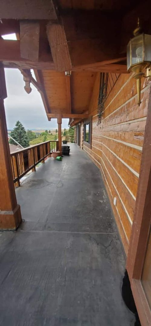 Building Photo - Log Home with close public lake access - A...