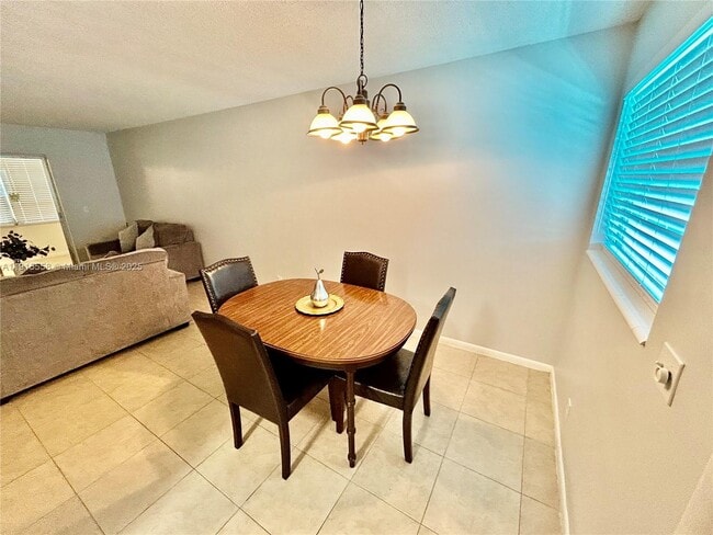 Foto del edificio - 2213 NE 1st Ct