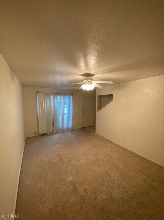 Foto del edificio - 2 br, 1.5 bath Townhome - 4304 Deek Dr A