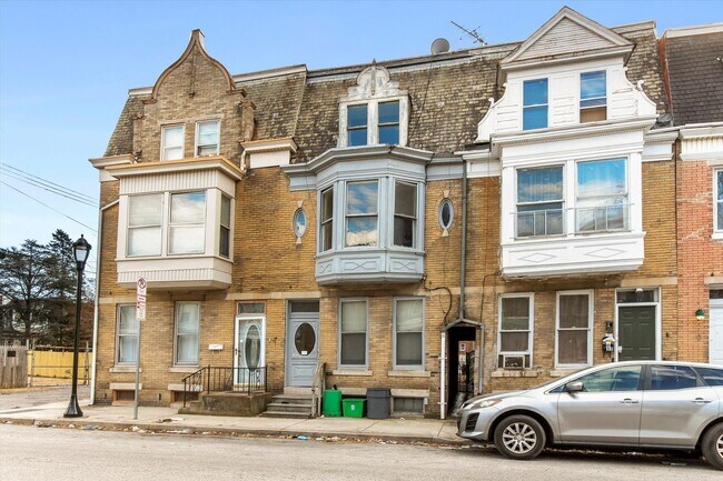Building Photo - 30 W Jackson St