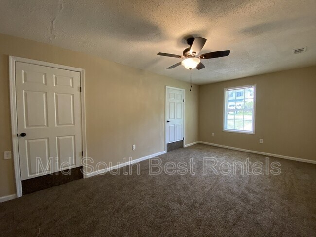 Building Photo - 12500 Packer Dr