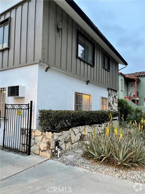 Building Photo - 4123 Edenhurst Ave