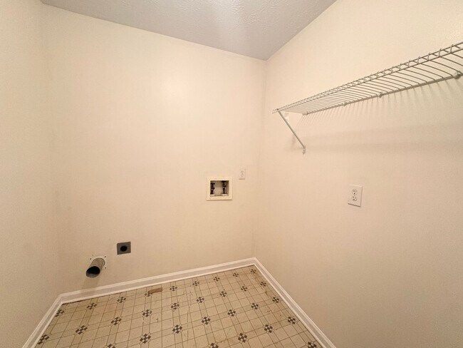 Foto del edificio - 1112 Ridge Dr