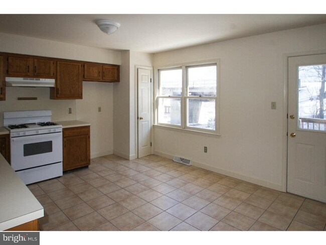 Building Photo - 201 S 2nd Ave