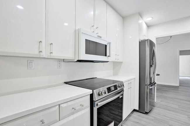 Building Photo - 4755 NE 23rd Ave