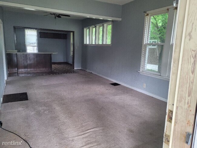 Foto del edificio - 2 br, 1 bath House - 908 W Virginia Street...