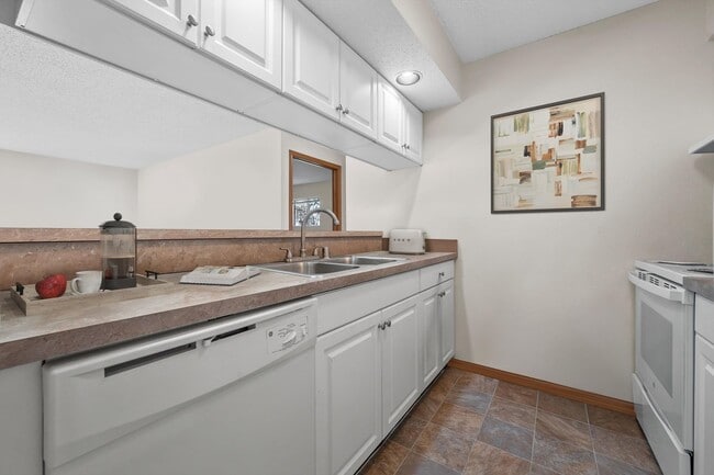 Interior Photo - Maple Grove Apartments