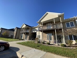 Building Photo - 2000 Meadow Ct