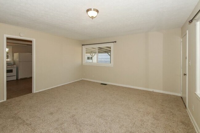 Building Photo - Charming Home in Harrison Park!