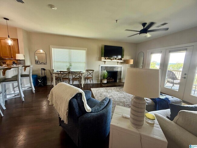 Foto del edificio - 475 River Forest Ln