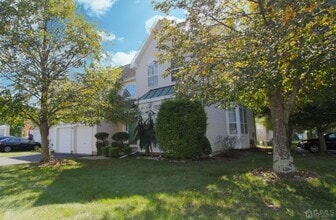 Building Photo - 27 Pin Oak Dr