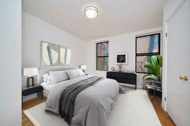 Building Photo - 3 bedroom in NEW YORK NY 10018