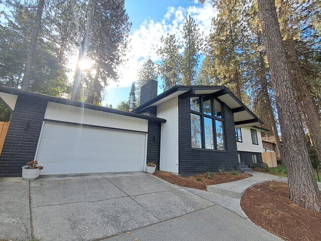 Foto del edificio - $3,200 -5 Bed / 3 Bath- Home with Fully Fe...