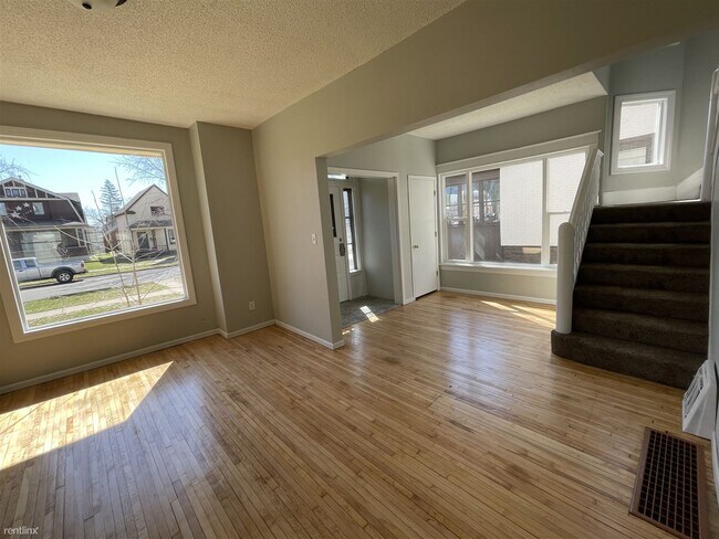 Building Photo - 6 br, 2 bath House - 1715 Hughitt Ave