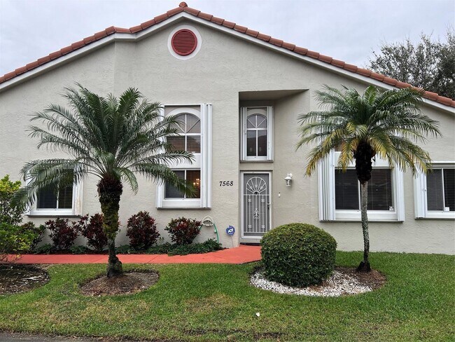 Foto del edificio - 7568 Pinewalk Dr S