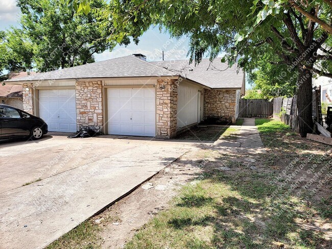 Building Photo - 907 Bird Creek Dr