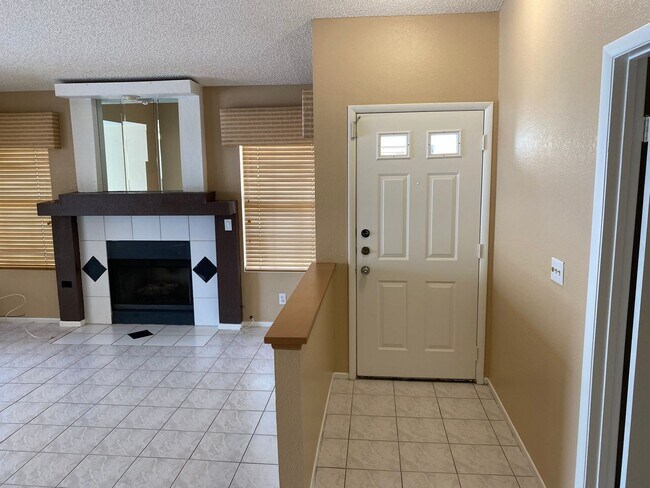 Foto del edificio - SE!!! 1 Story Home, 2 bedrooms, 2 Car Gara...