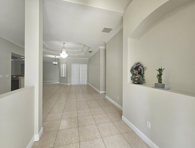 Building Photo - 414 SW Cherryhill Rd