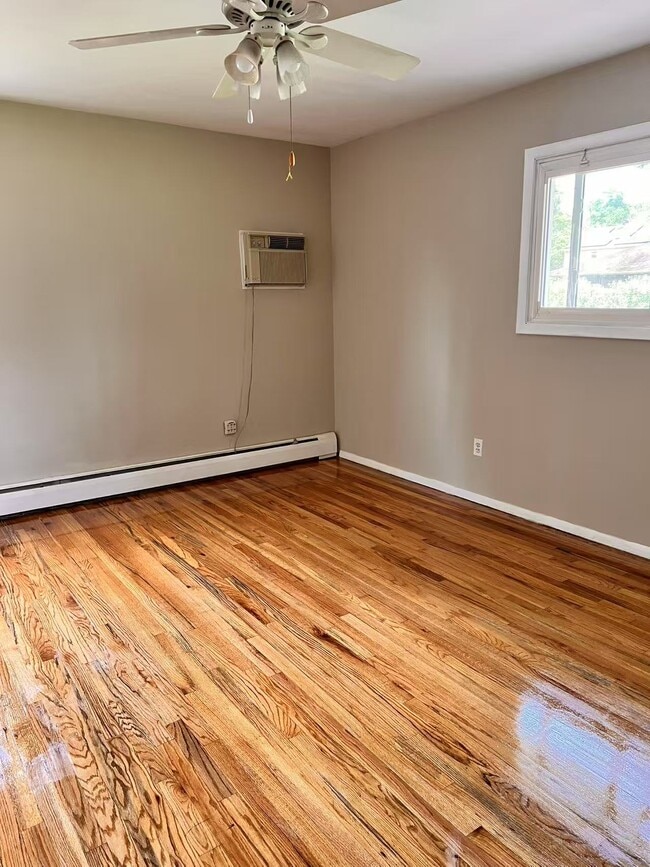 Building Photo - 46 Tangier Dr