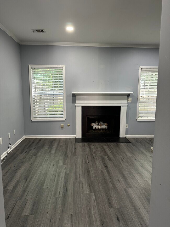 Foto del edificio - 4120 Rogers Creek Ct