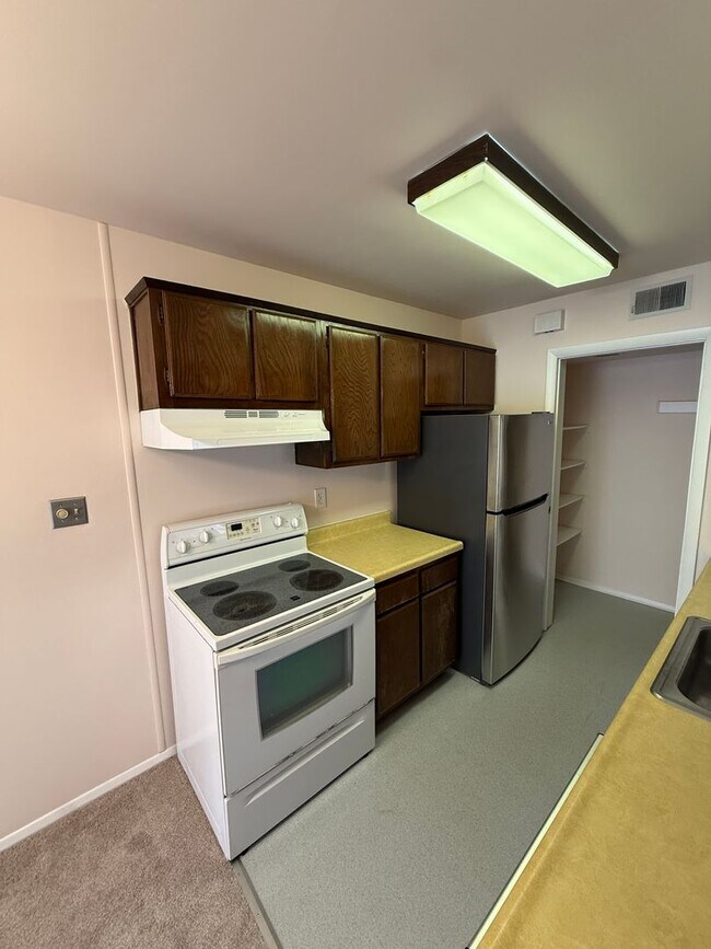 Foto del edificio - Move-In Ready 2-Bedroom End-Unit Townhouse Condo- Reisterstown, MD