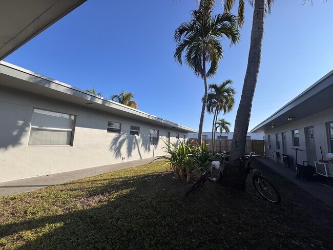 Foto del edificio - 825 NW 10th Terrace