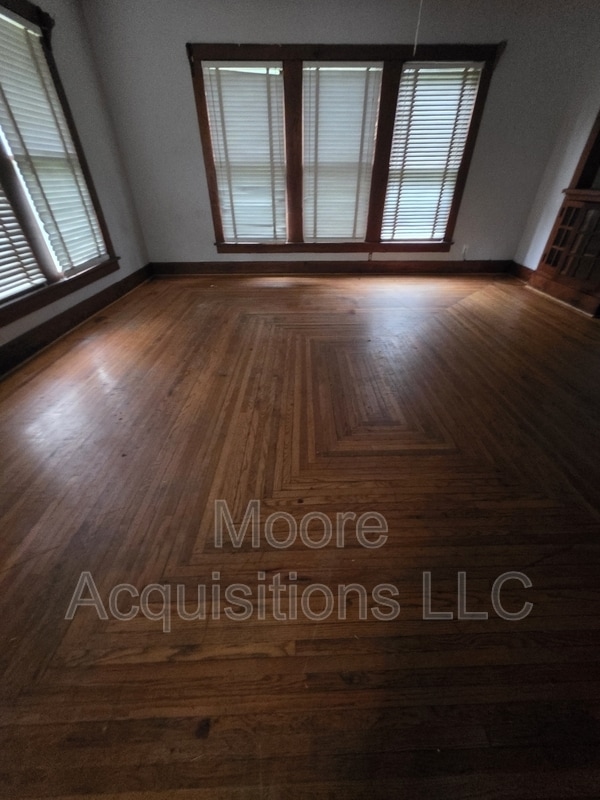 Building Photo - 415 W Rainey St