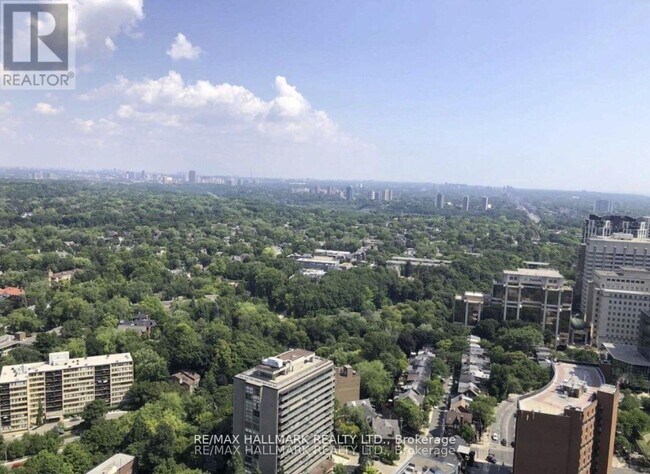 Photo du bâtiment - 1-3701 Yorkville Ave