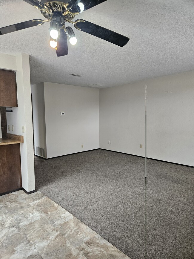 Building Photo - 1839 Peachtree Ln