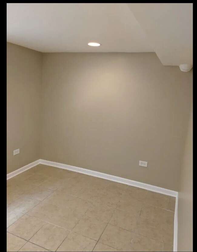 Foto del edificio - 2614 N Springfield Ave