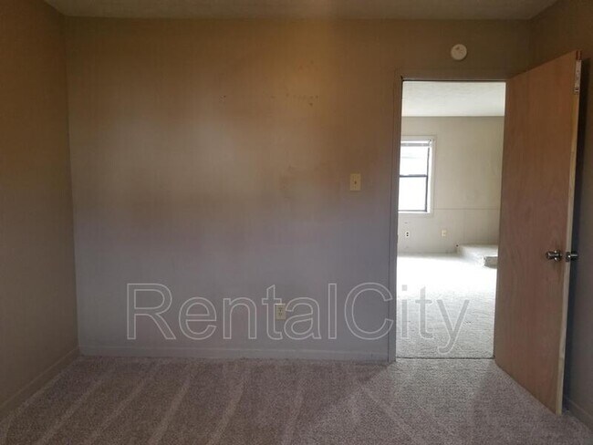 Building Photo - 276 Greenfield Dr
