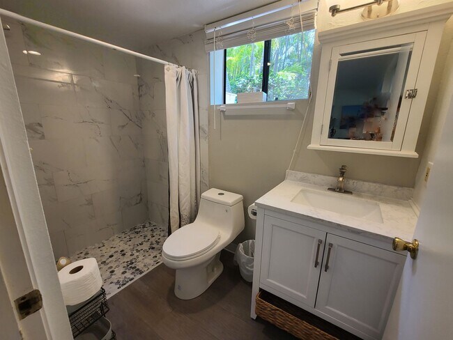 Foto del edificio - 1 bed, 1 bath furnished in tranquil Norfolk