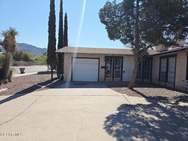 Building Photo - 6625 Escondido Dr