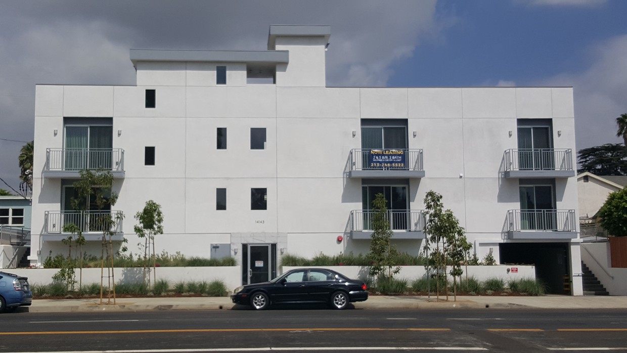 Primary Photo - 14143 Burbank Blvd