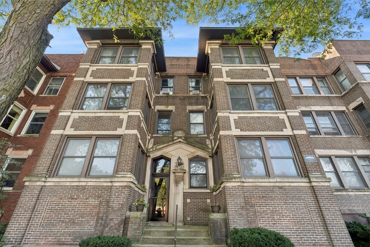 Foto principal - 1209 E 53RD St