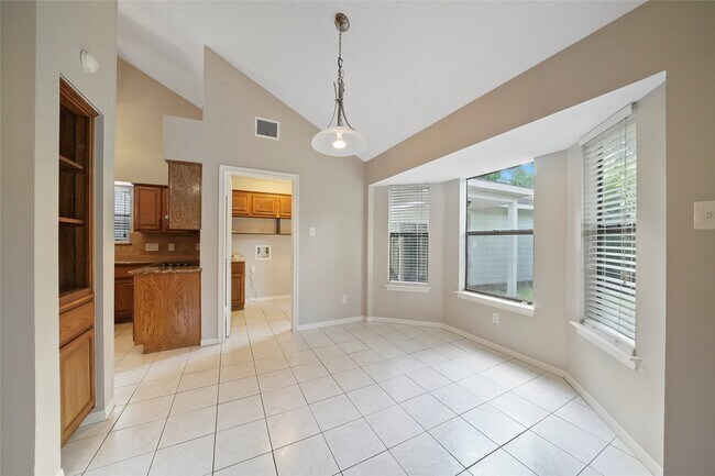 Foto del edificio - 2402 Brookdale Dr