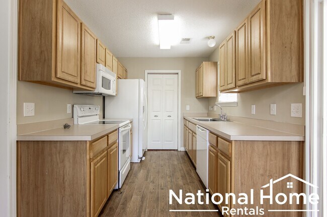 Building Photo - 261 Oakpointe Dr
