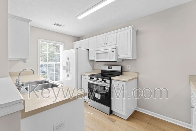 Building Photo - 2215 Bridgeton Rd