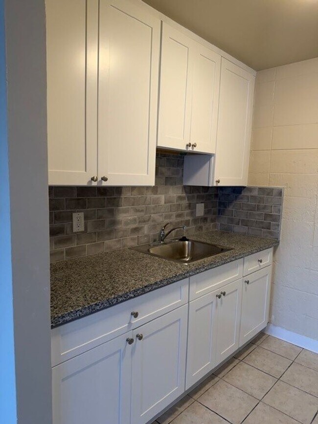 Foto del edificio - 1728 Broadway St