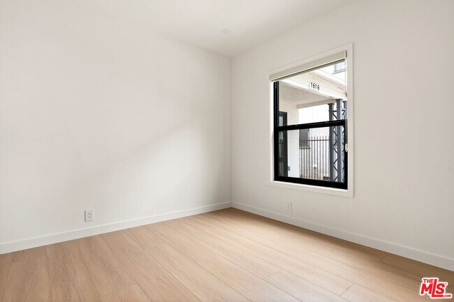 Foto del edificio - 1614 Hauser Blvd