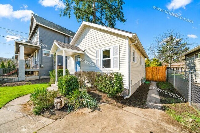 Foto del edificio - Charming 1-Bedroom Home in Portsmouth with A/C, Fenced Yard & Off-Street Parking