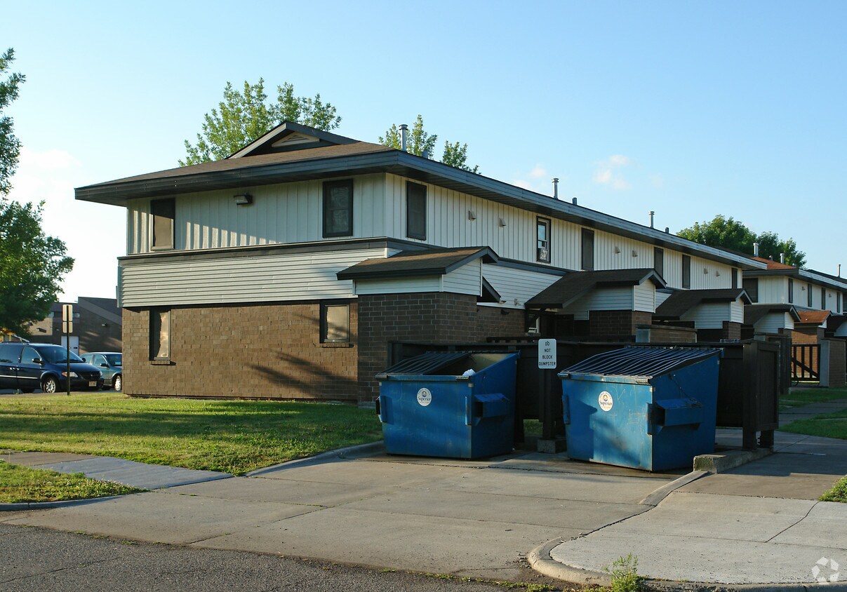 Building Photo - 701-711 Cumming Ave