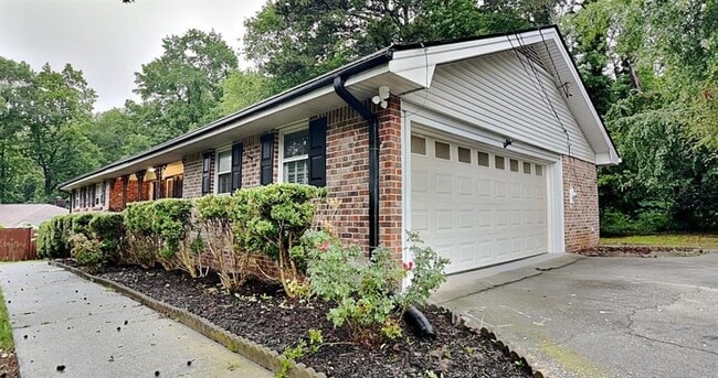 Building Photo - 2755 Hickory Cir