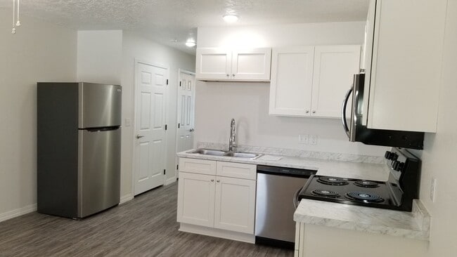 Foto del edificio - NEW LUXURY ONE BEDROOM APARTMENT UNFURNISHED