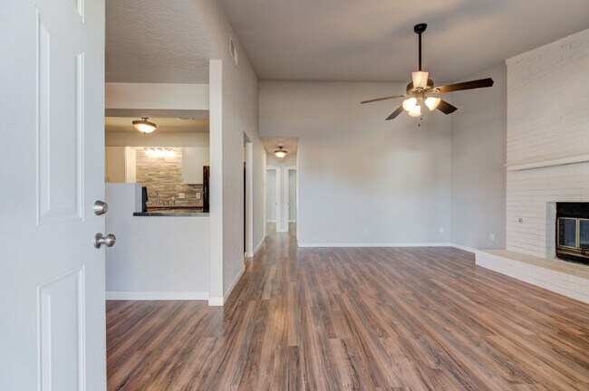 Foto del edificio - 812 Peregrine Dr