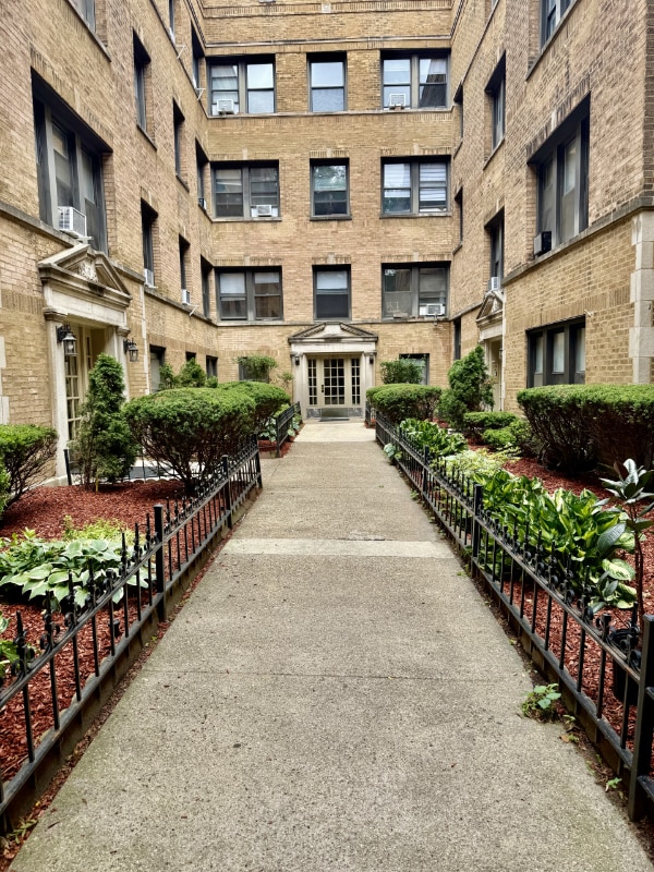 Building Photo - 3404 W Carmen Ave