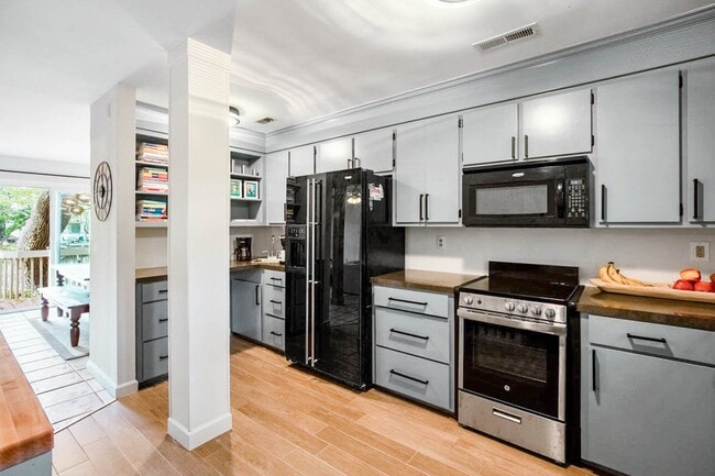 Building Photo - 753 Lake Frances Drive, Charleston, SC 294...