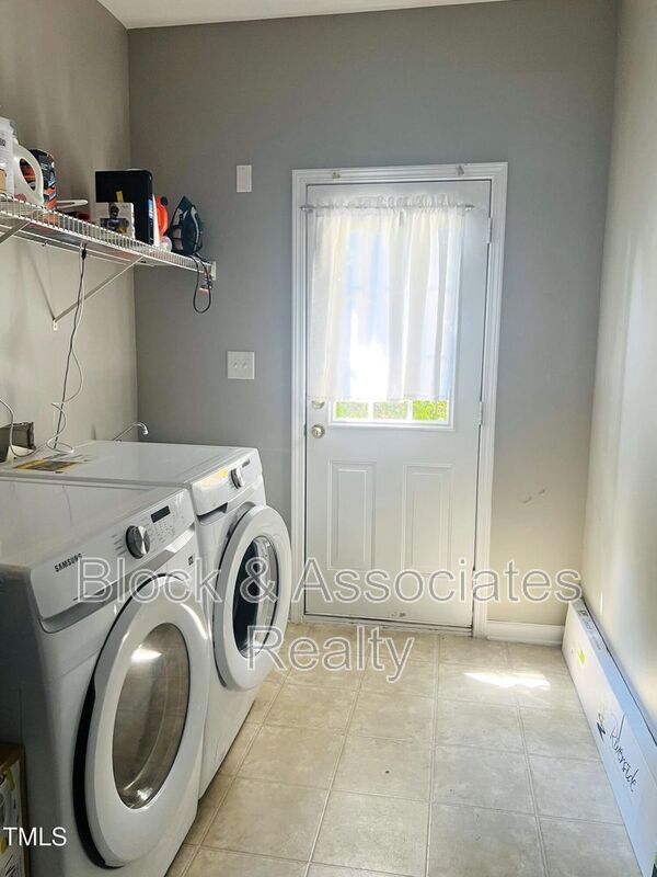 Foto del edificio - 407 Madison Ave