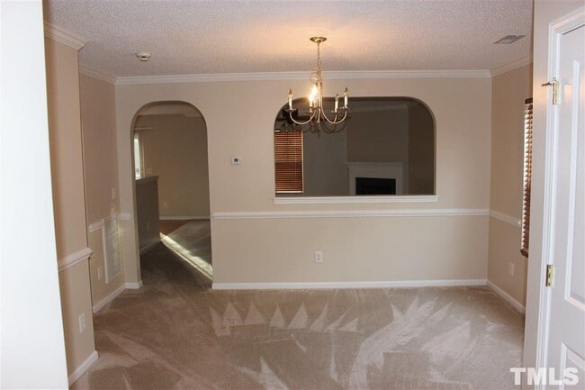 Building Photo - 6 Hayride Pl