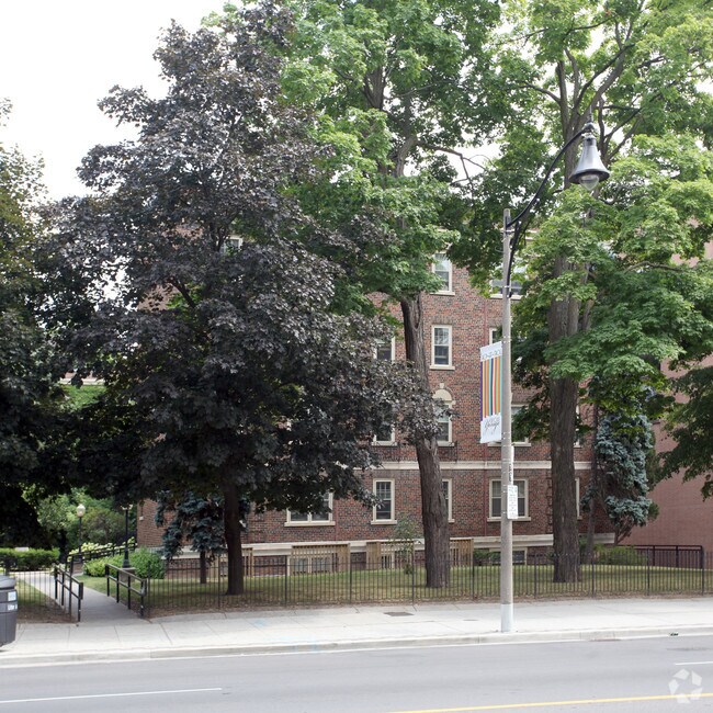 Photo principale - 2745-2765 Yonge St